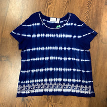 Load image into Gallery viewer, Alfred Dunner SIZE XL Women&#39;s Shirt
