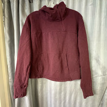 Load image into Gallery viewer, The North Face SIZE M Women's Sweatshirt
