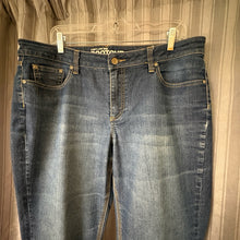 Load image into Gallery viewer, New York &amp; Co SIZE 16 Women's Jeans
