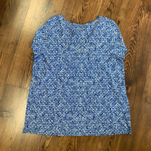 Load image into Gallery viewer, St. John&#39;s Bay SIZE 1X Women&#39;s Shirt

