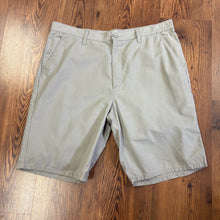 Load image into Gallery viewer, VANS SIZE 36 Men&#39;s Shorts

