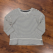 Load image into Gallery viewer, Lou &amp; Grey SIZE S Women&#39;s Shirt

