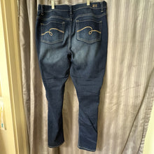 Load image into Gallery viewer, Justice SIZE 22 Jeans

