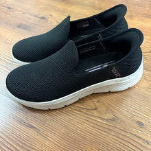 Load image into Gallery viewer, Skechers SIZE 9 Women's Sneakers
