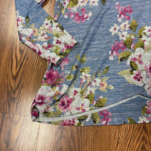 Load image into Gallery viewer, Casual Express SIZE M Women&#39;s Shirt
