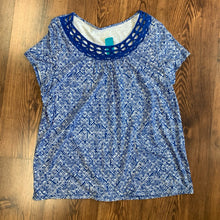 Load image into Gallery viewer, St. John&#39;s Bay SIZE 1X Women&#39;s Shirt
