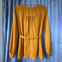 Load image into Gallery viewer, Old Navy Maternity SIZE M Maternity Shirt

