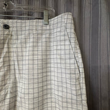 Load image into Gallery viewer, Nicklaus SIZE 36 Men's Shorts
