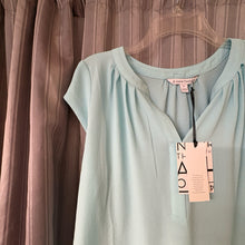 Load image into Gallery viewer, 41 Hawthorn SIZE M Women's Shirt
