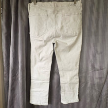 Load image into Gallery viewer, Judy Blue SIZE 13 Women's Jeans
