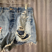 Load image into Gallery viewer, Garage SIZE 11 Junior's Shorts
