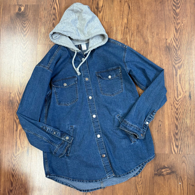 Divided SIZE 4 Women's Shirt