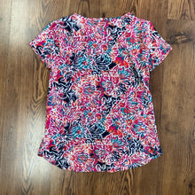 Load image into Gallery viewer, Daisy Fuentes SIZE S Women&#39;s Shirt
