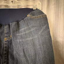 Load image into Gallery viewer, Liz Lange SIZE XS Maternity Skirt
