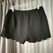 Load image into Gallery viewer, Sans Souci SIZE M Women's Shorts
