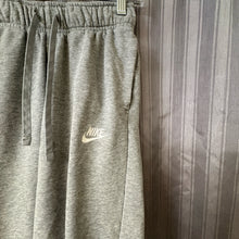 Load image into Gallery viewer, Nike SIZE XS Women's Sweatpants

