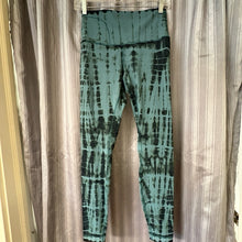 Load image into Gallery viewer, Lululemon SIZE 6 Women's Athletic Pants
