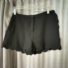 Load image into Gallery viewer, Sans Souci SIZE M Women's Shorts
