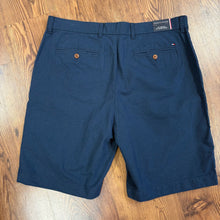 Load image into Gallery viewer, Tommy Hilfiger SIZE 36 Men&#39;s Shorts

