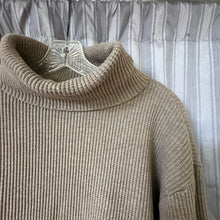 Load image into Gallery viewer, GAP SIZE XS Women's Shirt
