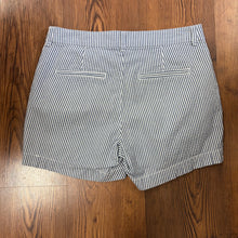 Load image into Gallery viewer, Old Navy SIZE 6 Women&#39;s Shorts
