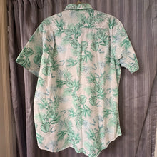 Load image into Gallery viewer, Van Heusen SIZE L Men's Shirt

