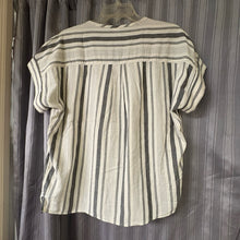 Load image into Gallery viewer, Old Navy SIZE S Women's Shirt
