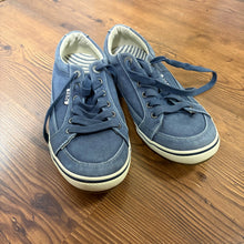 Load image into Gallery viewer, taos SIZE 8 Women's Sneakers
