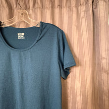 Load image into Gallery viewer, 32Degree Cool SIZE XL Women's Athletic Top
