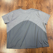 Load image into Gallery viewer, Nike SIZE 3X Women's Athletic Top
