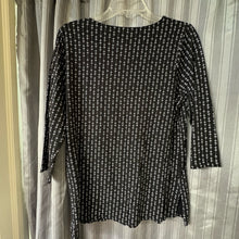Load image into Gallery viewer, Croft &amp; Barrow SIZE M Women's Shirt
