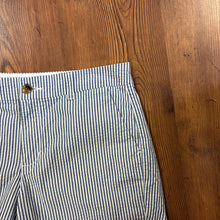 Load image into Gallery viewer, Old Navy SIZE 6 Women&#39;s Shorts
