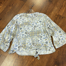 Load image into Gallery viewer, Skye's the limit SIZE L Women's Shirt
