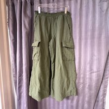Load image into Gallery viewer, Old Navy SIZE M Pants

