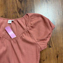 Load image into Gallery viewer, GAP SIZE M Women's Shirt
