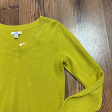 Load image into Gallery viewer, Croft &amp; Barrow SIZE XS Women's Sweater
