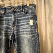 Load image into Gallery viewer, American Eagle SIZE 33 Men's Jeans

