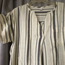 Load image into Gallery viewer, Old Navy SIZE S Women's Shirt
