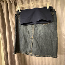 Load image into Gallery viewer, Liz Lange SIZE XS Maternity Skirt
