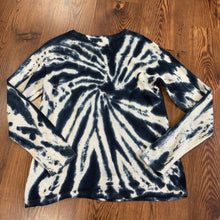 Load image into Gallery viewer, Skye's the limit SIZE L Women's Sweater
