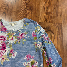 Load image into Gallery viewer, Casual Express SIZE M Women&#39;s Shirt
