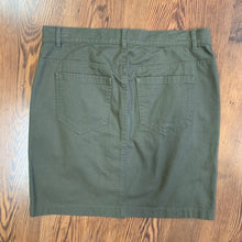 Load image into Gallery viewer, loft SIZE 4 Women&#39;s Skirt
