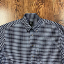 Load image into Gallery viewer, Jos A. Bank SIZE M Men&#39;s Shirt
