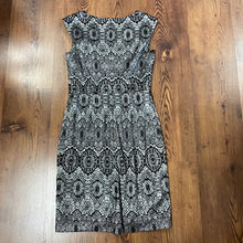 Load image into Gallery viewer, Ellen Tracy SIZE 4 Women&#39;s Formal Dress
