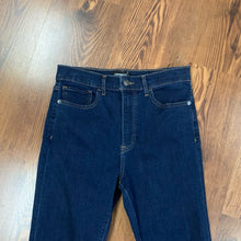 Load image into Gallery viewer, Express SIZE 6 Women&#39;s Jeans
