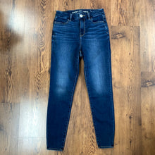 Load image into Gallery viewer, American Eagle SIZE 2P Junior&#39;s Jeans

