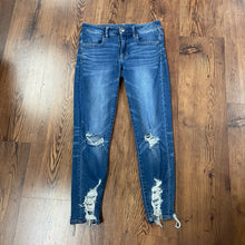 Load image into Gallery viewer, American Eagle SIZE 6 Junior&#39;s Jeans

