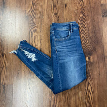 Load image into Gallery viewer, American Eagle SIZE 6 Junior&#39;s Jeans
