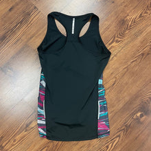 Load image into Gallery viewer, Under Armour SIZE M Women&#39;s Athletic Top
