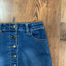 Load image into Gallery viewer, Cat &amp; Jack SIZE S Skirt
